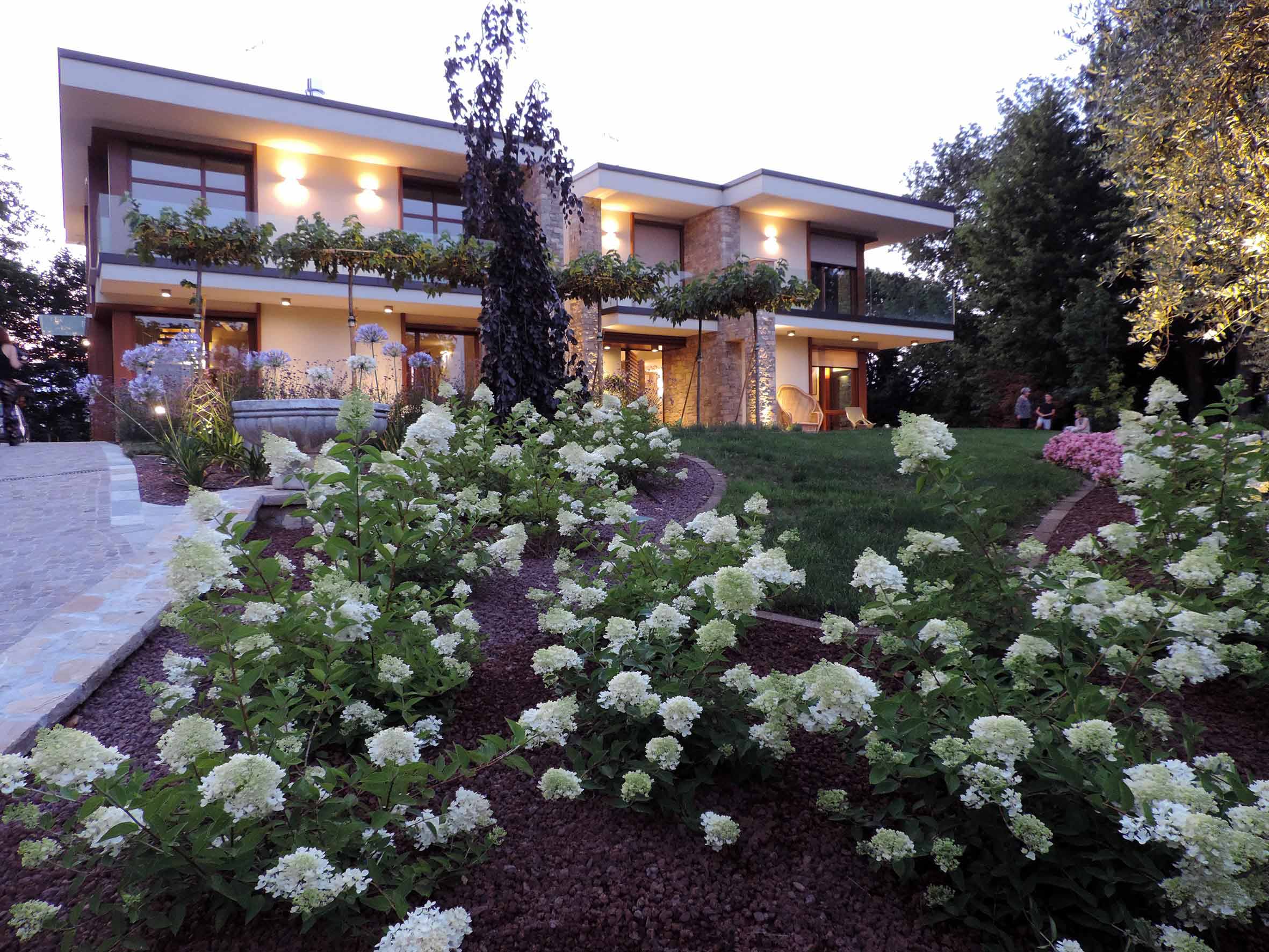 Progettazione e realizzazione giardino villa nel bosco Progettazione giardini bergamo