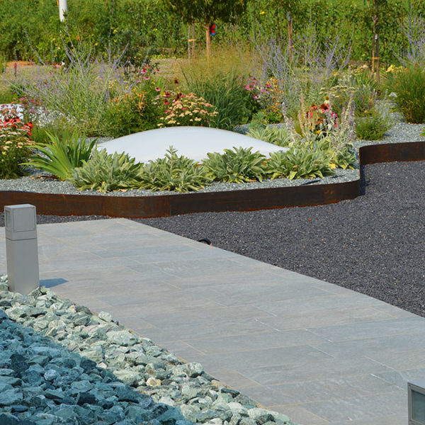 Parco villa di campagna: bordure in corten
